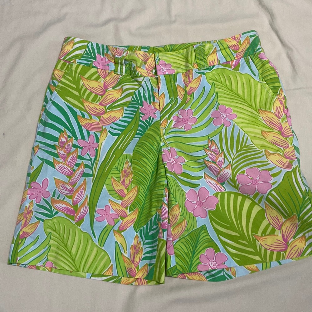 Lilly Pulitzer shorts in Floral Green & Pink size 4
